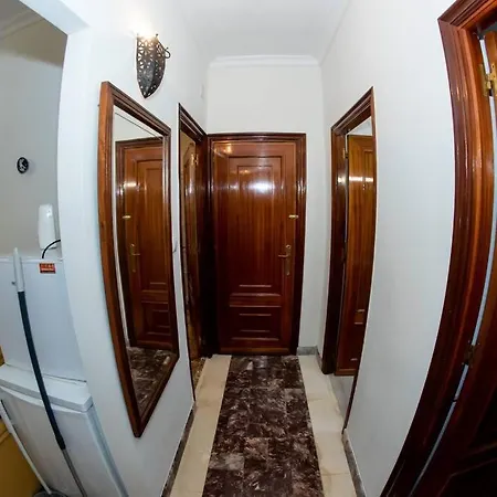 Triana, A Tres Minutos De Parada De Metro. Appartement *